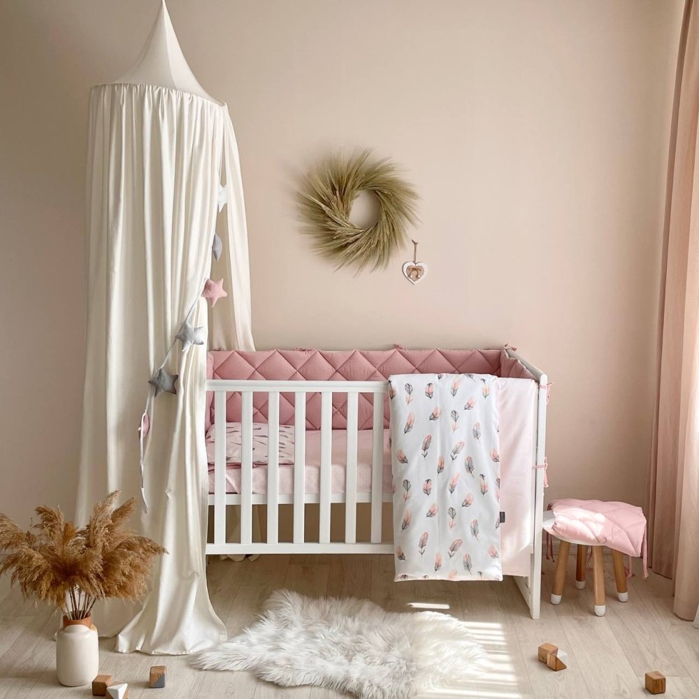 Детское постельное белье и бортики в кроватку Маленькая Соня Baby Mix Перо пудра Белый/Розовый 0291404