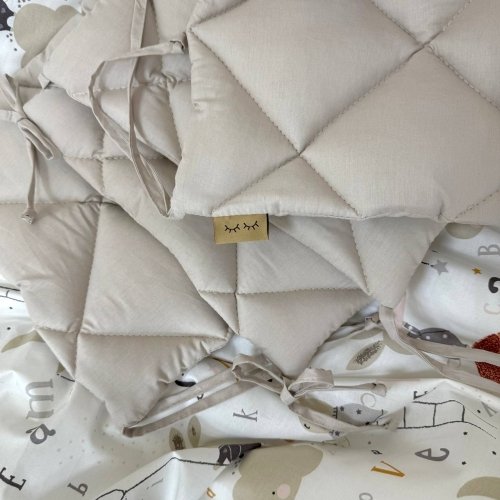 Детское постельное белье и бортики в кроватку Маленькая Соня Baby Mix Зайцы на лесенке Бежевый 029189