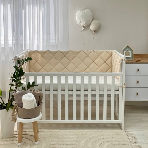 Бортики в кроватку стеганые Маленькая Соня Бежевый/Белый 071002