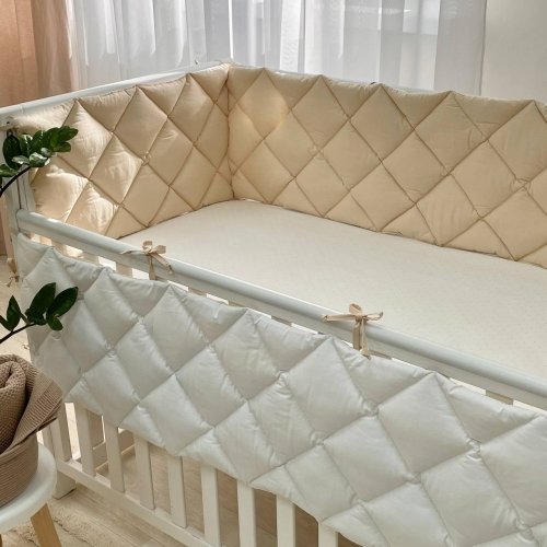 Бортики в кроватку стеганые Маленькая Соня Бежевый/Белый 071002