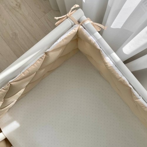 Бортики в кроватку стеганые Маленькая Соня Бежевый/Белый 071002