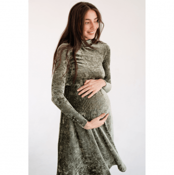 Велюровое платье для беременных To Be Зеленый 4226126
