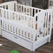 Кроватка детская из натурального дерева с ящиком Дубок Жирафка Белый 9800-DJS-01