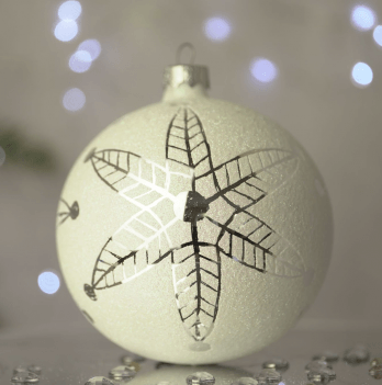 Новогодний шар на елку Santa Shop Сахарная Снежинка Молочный 10 см 7806723209217