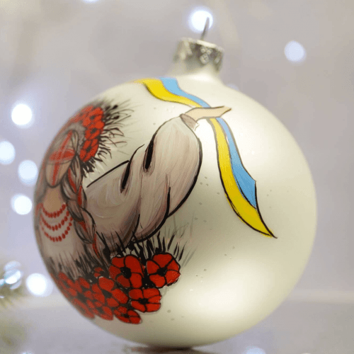 Новогодний шар на елку Santa Shop Берегиня с маками Белый/Красный 10 см 4820001112467
