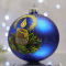 Новогодний шар на елку Santa Shop Свеча с рождественским венком Синий 10 см 4820001112504