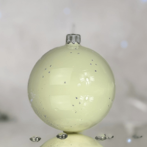 Новогодний шар на елку Santa Shop Символ года 2026 Сніжний кінь Молочный 8,5 см 4820001180527