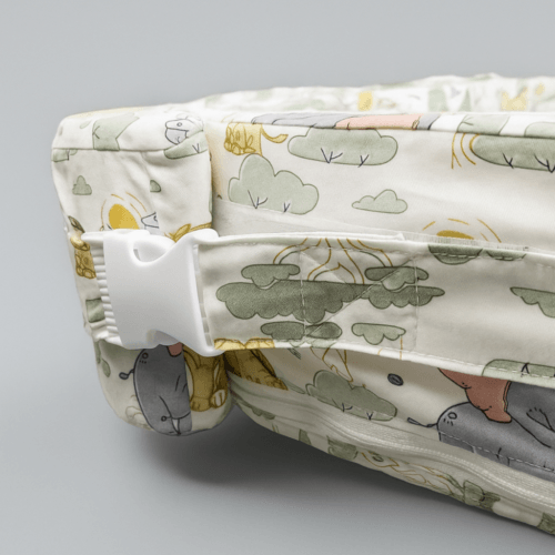 Сменный чехол на ортопедическую подушку для кормления двойни Feeding Pillow Twin Сафари на белом 147-56-2