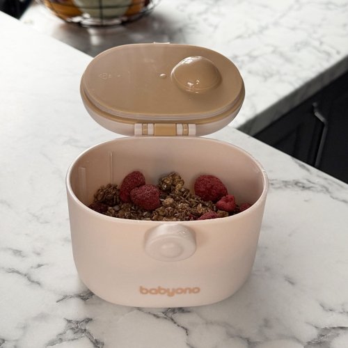 Портативный контейнер для сухой смеси с мерной ложечкой BabyOno Бежевый 240 мл 1544/02