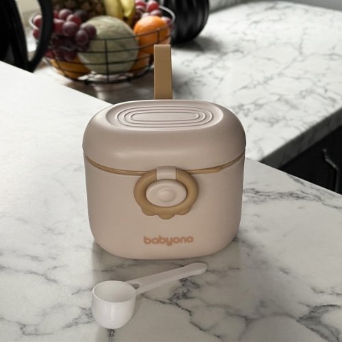 Портативный контейнер для сухой смеси с мерной ложечкой BabyOno Бежевый 240 мл 1544/02