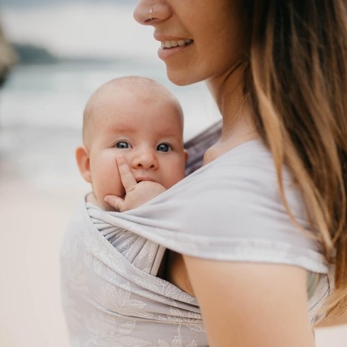 Трикотажный слинг шарф для новорожденных Love & Carry Рассвет 3 - 12 кг Светло-серый/Белый LC455