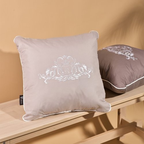 Декоративная подушка Ideia Модерн с вышивкой 45х45 см Светло-серый 8-11131