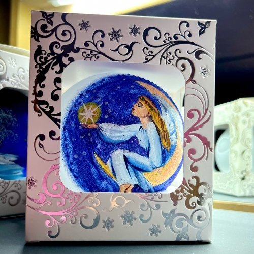 Новогодний шар на елку Santa Shop Ангел на луне Голубой 10 см 4820001106756