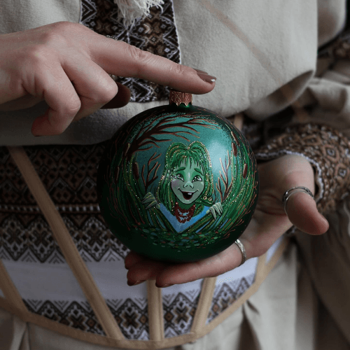 Новогодний шар на елку Rizdviani Istorii Украинские истории Кикимора 10 см 4820001106800