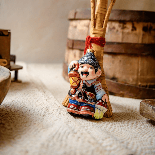 Елочная игрушка Rizdviani Istorii Кум с фонарем 12 см 4820001109696