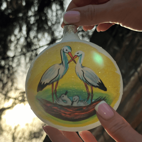 Новогодний шар на елку Santa Shop Семья аистов Белый 10 см 4820001112283