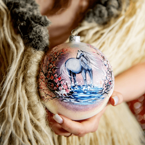 Новогодний шар на елку Rizdviani Istorii Символ года 2026 Східний вітер Розовый 12 см 4820001168105