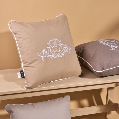 Декоративная подушка Ideia Модерн с вышивкой 45х45 см Бежевый 8-11131