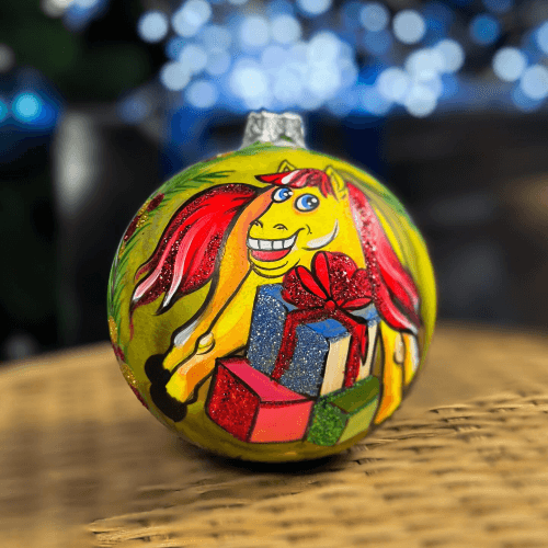 Новогодний шар на елку Santa Shop Символ года 2026 Подарунки Красный/Зеленый 10 см 4820001180404