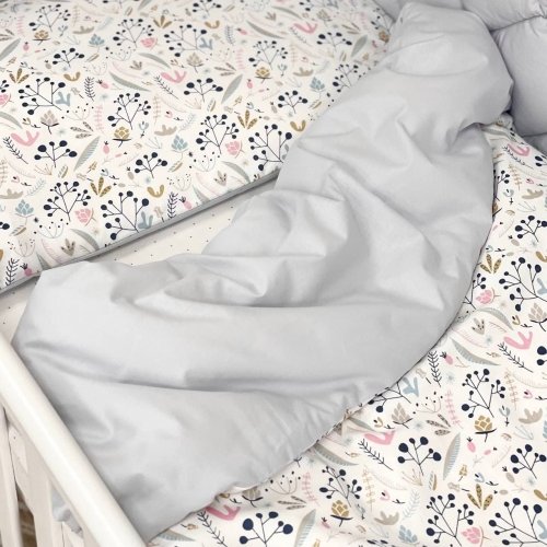 Детское постельное белье и бортики в кроватку Маленькая Соня Baby Mix Скандинавские бутоны Серый/Розовый 029145