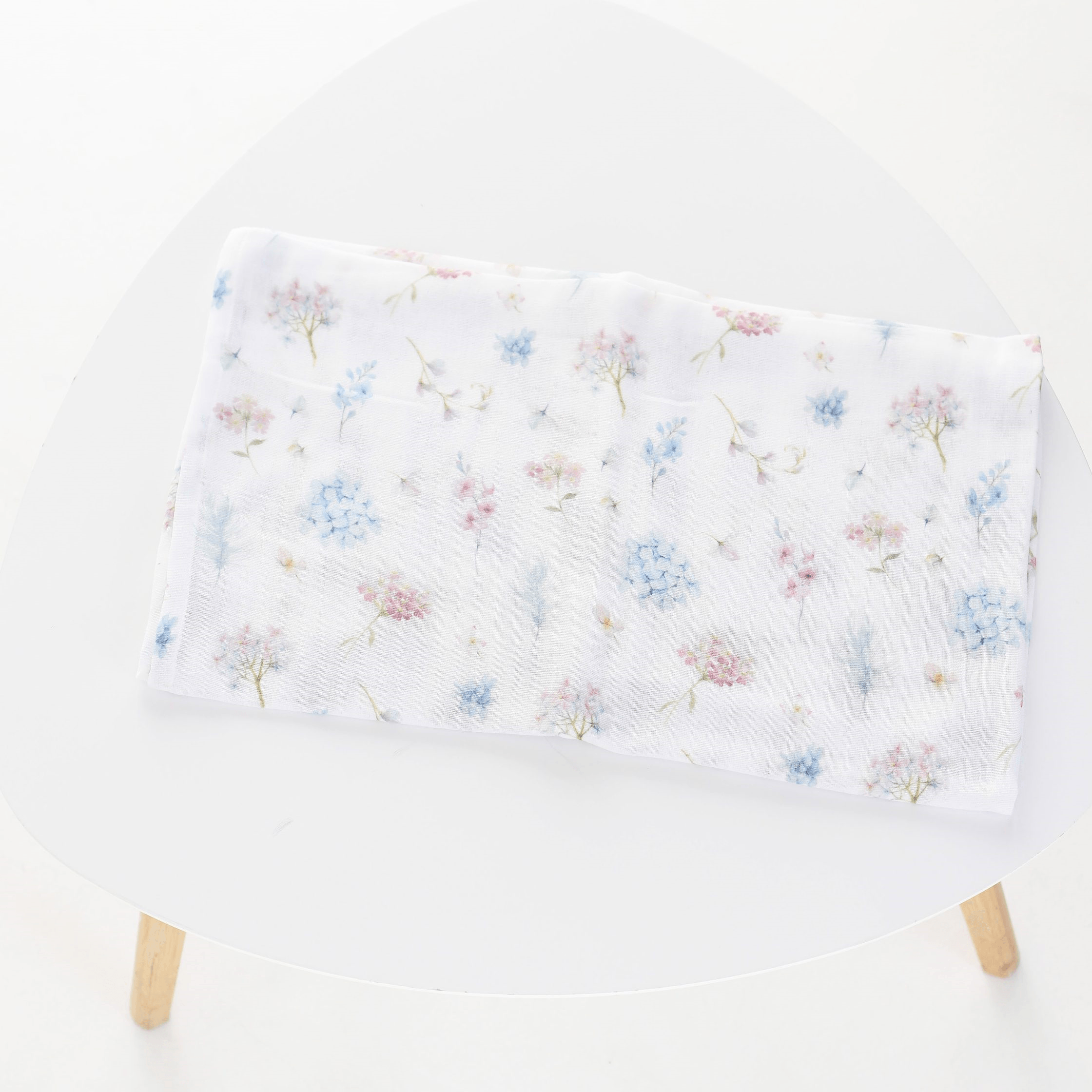 Муслиновая пеленка для детей ELA Textile&Toys Гортензии Муслин Белый/Розовый 100х80 см MD002FL Муслиновая пеленка для детей ELA Textile&Toys Гортензии Муслин Белый/Розовый 100х80 см MD002FL