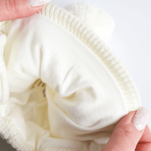 Демисезонная шапка с помпоном для новорожденных MagBaby Bon 0 - 24 мес Молочный 132465