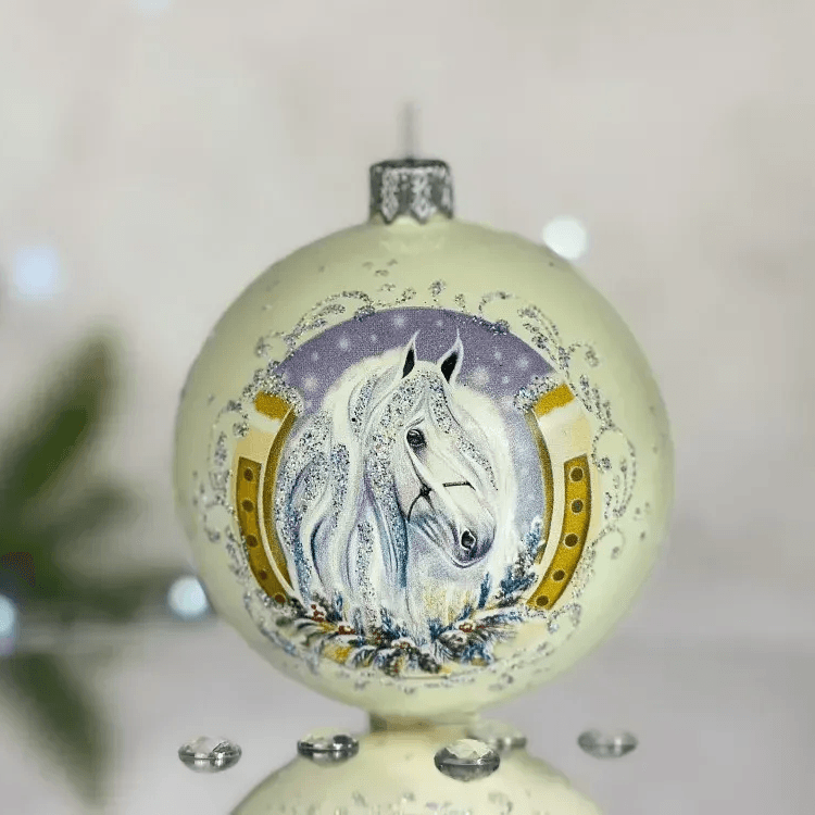 Новогодний шар на елку Santa Shop Символ года 2026 Сніжний кінь Молочный 8,5 см 4820001180527