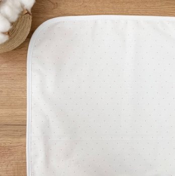 Непромокаемая пеленка для детей Маленькая Соня Точка пудровая на белом 50х80 см Белый/Пудровый 115491